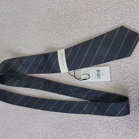 Calvin Klein tie - Picture 1 of 3